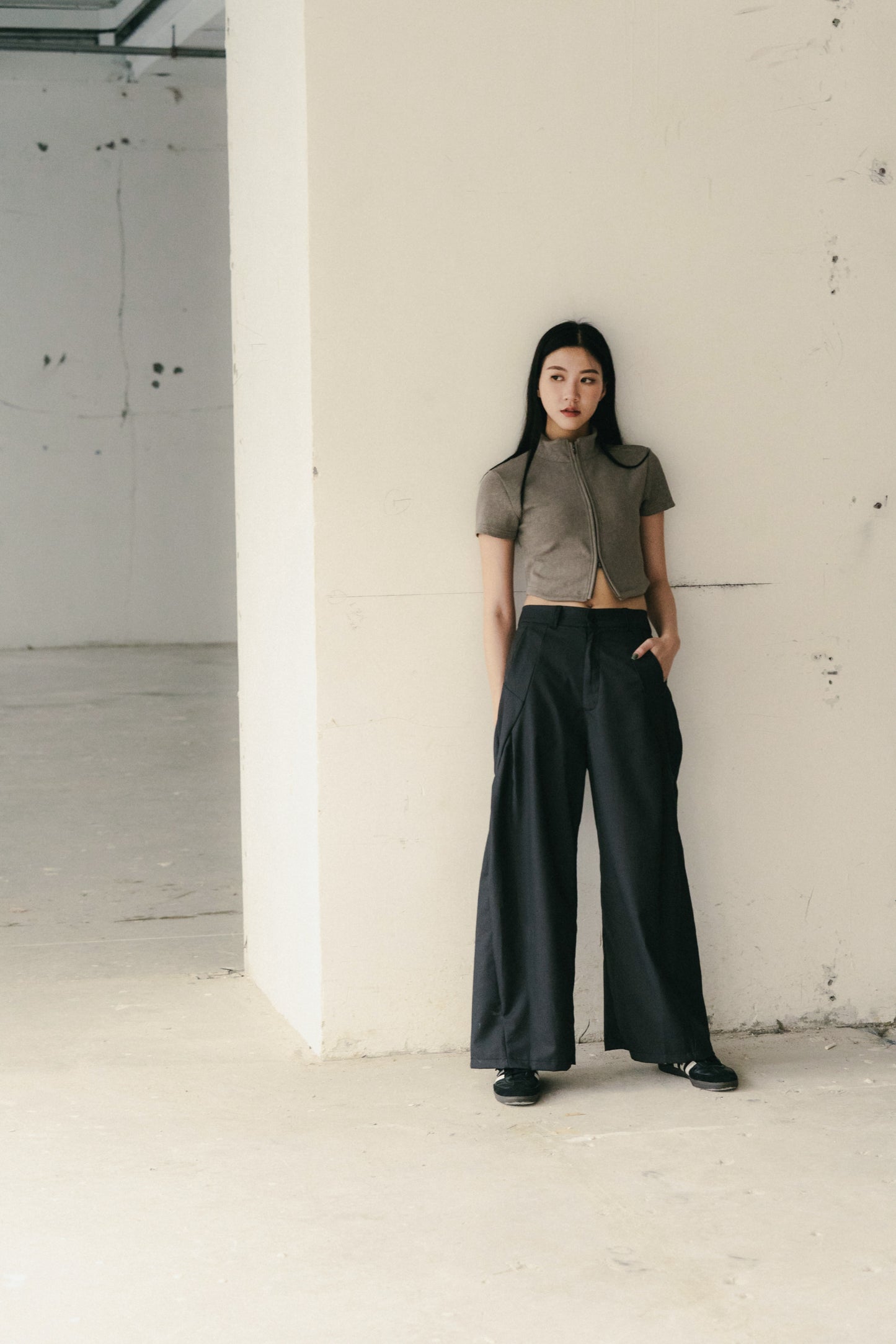 
                  
                    Loose Bootcut Pleated Trousers Grey【L24-05GY】
                  
                