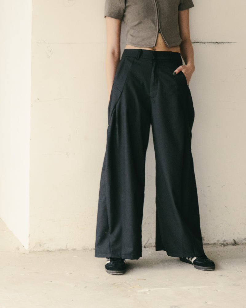 
                  
                    Loose Bootcut Pleated Trousers Grey【L24-05GY】
                  
                